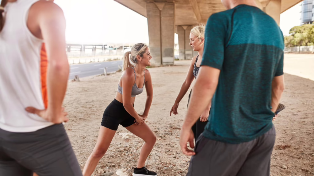 Adhérents d'une association sportive qui s'échauffent