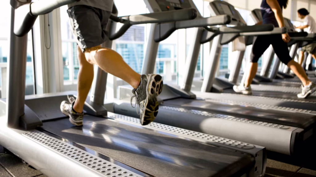Tapis de course dans une salle de sport