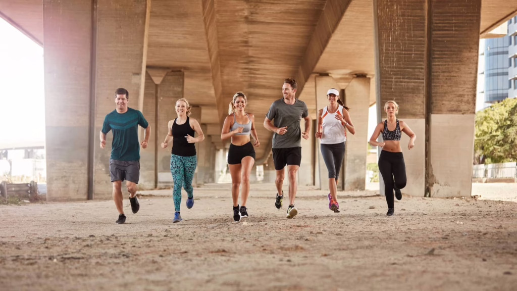 Licenciés qui courent dans un club sportif