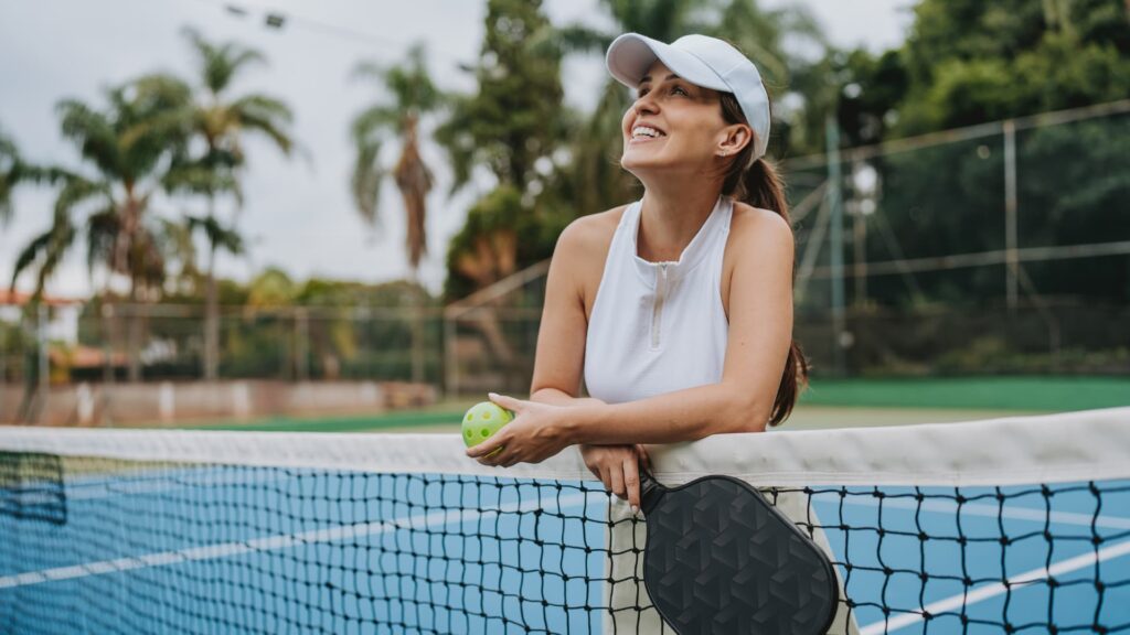 Coach de tennis avec une assurance prévoyance