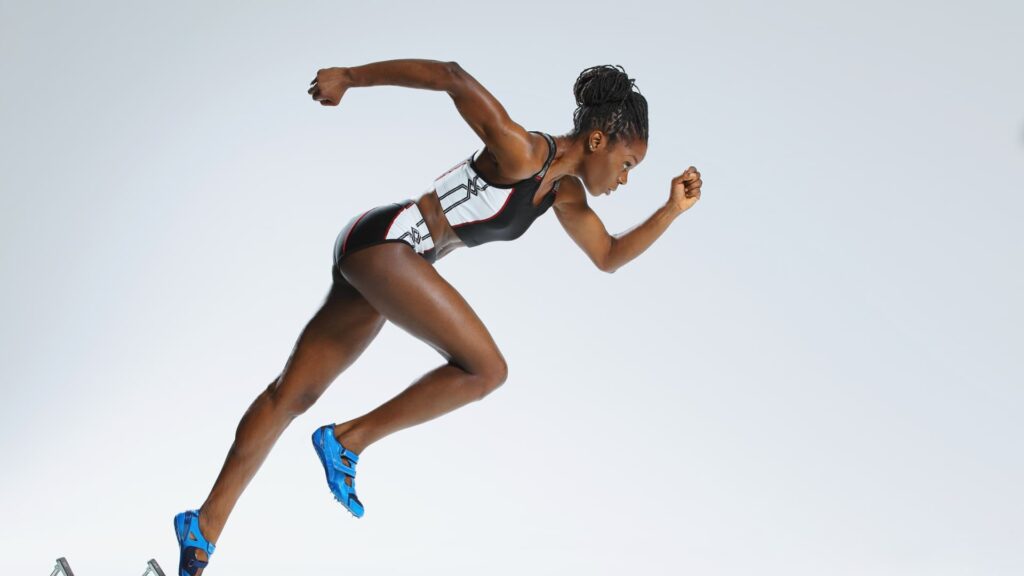 Femme qui profite de sa rc pro pour coach sportif
